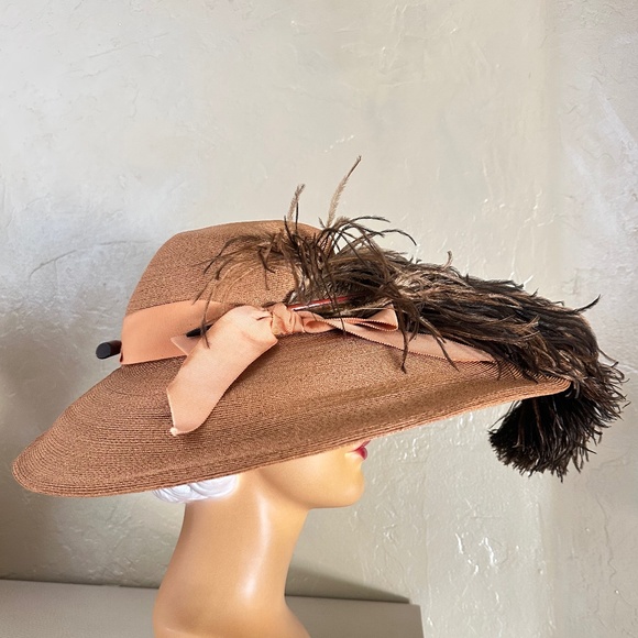 BREATHTAKING 1940s\' TAN STRAW WIDE BRIM HAT + BROWN FEATHERS + BAKELITE PIN main image 9